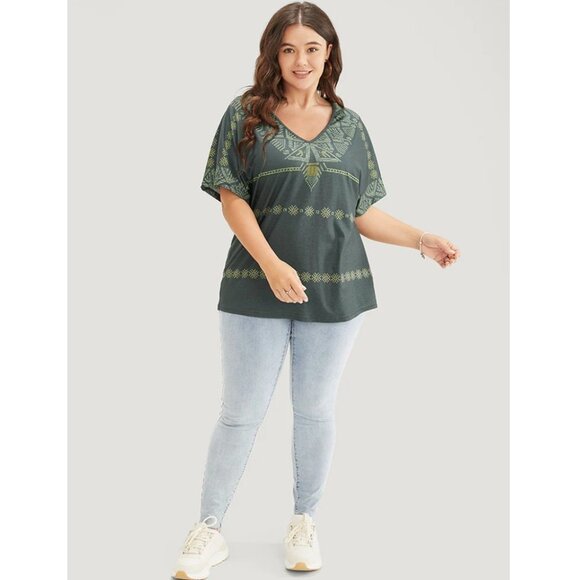 NWT BloomChic Army Green Geometric Print Dolman Sleeve V Neck T-Shirt Size 30/6X - Picture 6 of 7